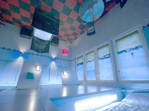 Отель Propeller Island, комната Upside Down